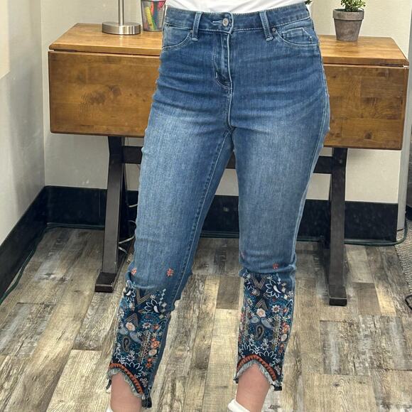 Laurie Felt Embroidered Cropped Jeans Size 6 - Picture 1 of 7